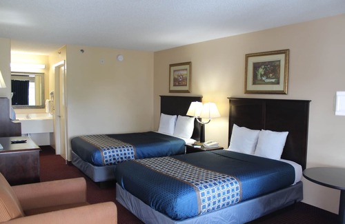 Denham Springs Hotel | Carom Inn Denham Springs - Baton RougeEast