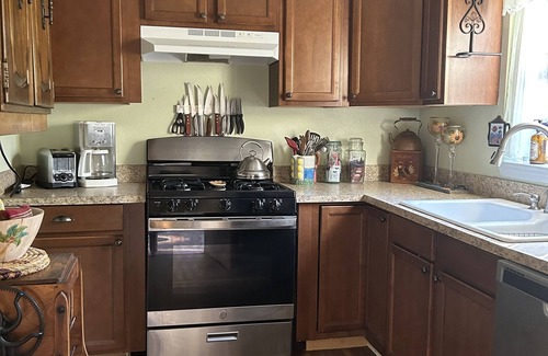 Carrabelle Haus | Carrabelle Snapper Shack, sleeps 6. Five min to Carrabelle beach, hot tub!