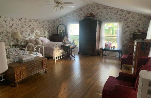 Wilson Bed & Breakfast | Carriage Home Near Barton College