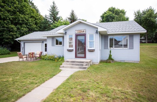 Grand Marais Haus | Carter's Cottage - 2BR/2BA cottage in Grand Marais walking distance to downtown