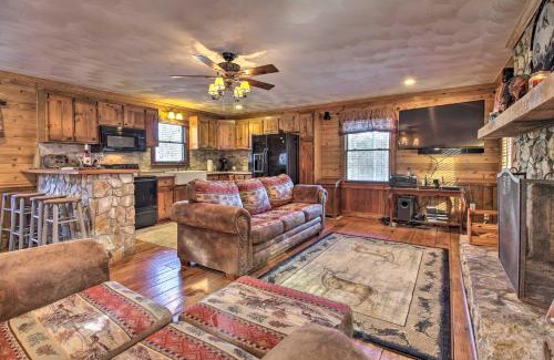 Henry Haus | Carters Hideaway by Fairy Stone Pool and Hot Tub