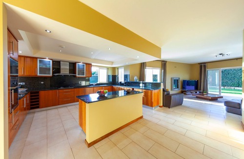 Estombar Villa | Carvoeiro Escape w/ Heatable Pool & BBQ
