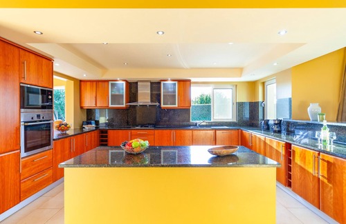 Estombar Villa | Carvoeiro Escape w/ Heatable Pool & BBQ