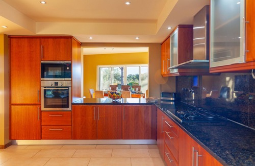 Estombar Villa | Carvoeiro Escape w/ Heatable Pool & BBQ