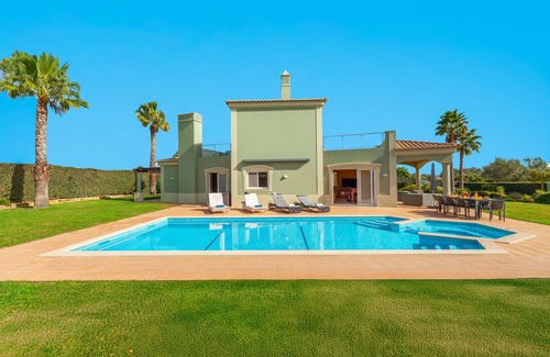 Estombar Villa | Carvoeiro Escape w/ Heatable Pool & BBQ