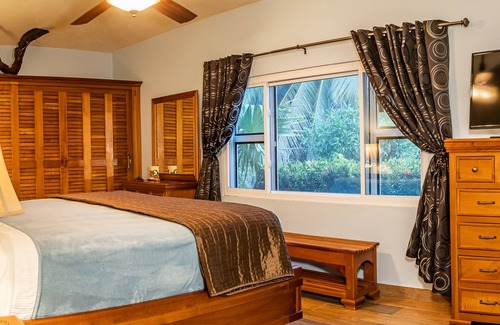 Corozal Resort | Casa 1- 3 bedrooms, 2 baths, The 2000 sq. ft. Luxury Suite sleeps 6