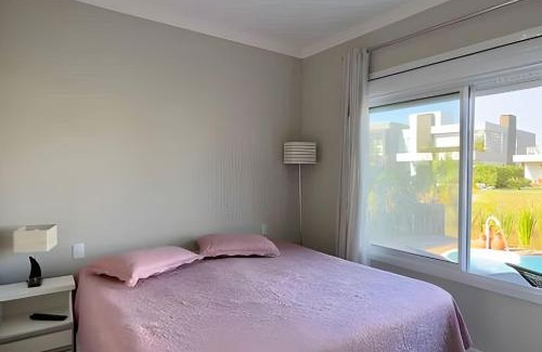 Capao da Canoa Haus | Casa 4 Suítes com piscina Fundos Lago-Ilhas Resort