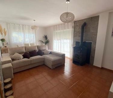 Nivar Haus | Casa abuhardillada con piscina y chimenea