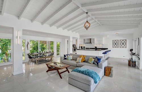 Birch Park Finger Streets Haus | Casa Alinna☀️HEATED Pool-Spacious Private Fort Lauderdale Beach House Kayak/Park