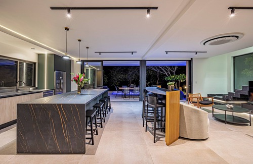 Jaco Haus | Casa Almendros