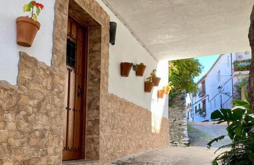 Benalauria Haus | Casa Almenta - Tu hogar para desconectar en el pueblo más bonito de Málaga