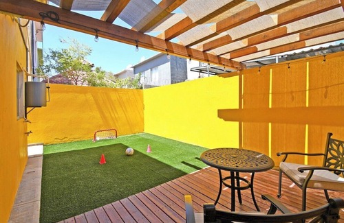 La Paz Haus | Casa Amarilla Renovada, Patios Amplios y Más