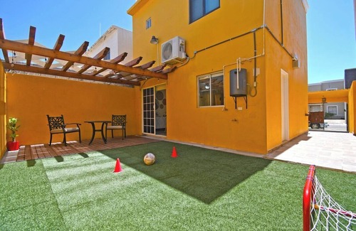 La Paz Haus | Casa Amarilla Renovada, Patios Amplios y Más