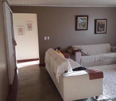 Nova Friburgo Haus | Casa ampla com 5 suítes, piscina e churrasqueira.