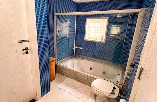 Vila Velha Haus | Casa Ampla com Praia Privativa, Área Verde, Deck, Churrasqueira e Forno de Pizza