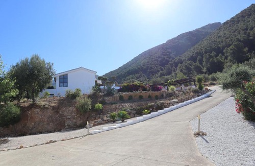 Alcaucin Hotel | Casa Arts guest rooms