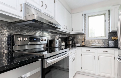 Acme Eigentumswohnung | ❦ Bequeme 3BDR Eigentumswohnung @ Hilltop - Großartige Lage !!