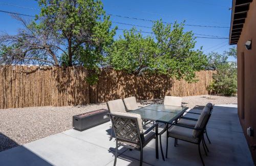 South Capitol Haus | Casa Buena, 3 BRs, WiFi, Fireplace, Near Santa Fe Plaza, Sleeps 6