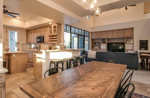 Paradise Valley Village Hütte | Casa Buenaluxurious Retreat w/2 Masters & Views!