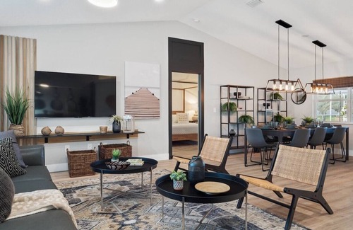 Palm Harbor Haus | Casa Canal: Waterfront Pool & Spa Retreat