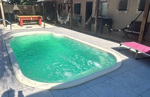 Rasa Haus | Casa com 3 Suites e com Cozinha e Quintal com Churrasqueira e Piscina