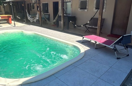 Rasa Haus | Casa com 3 Suites e com Cozinha e Quintal com Churrasqueira e Piscina