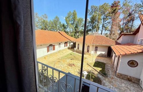 Vale dos Pinheiros Haus | Casa com 3 suítes em bairro nobre