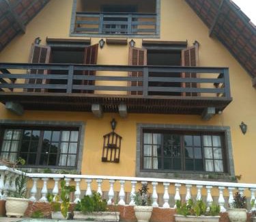 Teresopolis Skihütte | Casa com Piscina e Churrasqueira Perto da CBF, Feirarte, Parque Nacional