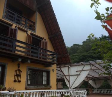 Teresopolis Skihütte | Casa com Piscina e Churrasqueira Perto da CBF, Feirarte, Parque Nacional