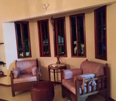 Caneca Fina Haus | Casa com piscina, espaço gourmet e salão de jogos.