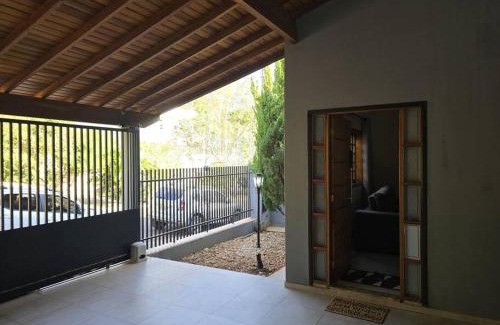 Brotas Haus | Casa com piscina próxima à natureza