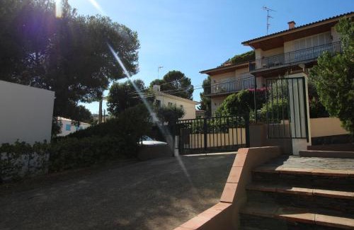 Llanca Haus | Casa con Jardín a 100m de la Playa de la Farella, Wifi y Garaje Privado - ES-228-175