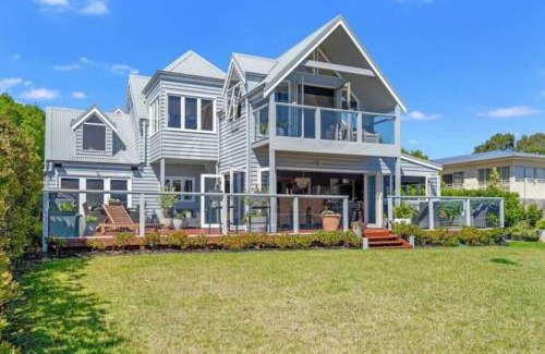 Tranmere Haus | Casa Con Vista Luxury Waterfront Home, Sleeps 10