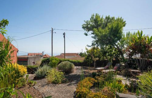 Prazeres Haus | Casa da Raposeira by An Island Apart