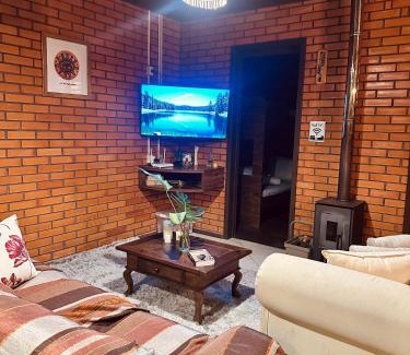 Alto Gasparinho Haus | Casa de campo com cachoeira no quintal