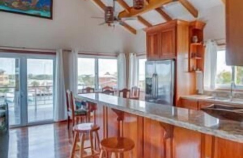 Surfside Haus | Casa de la Paz