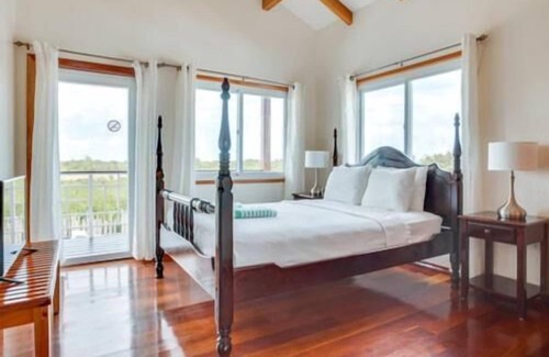 Surfside Haus | Casa de la Paz