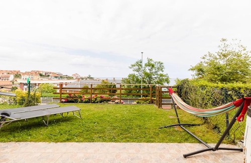Comillas Wohnung | Casa de Las Flores - Apartamento con jardín privado frente a la Playa de Comillas