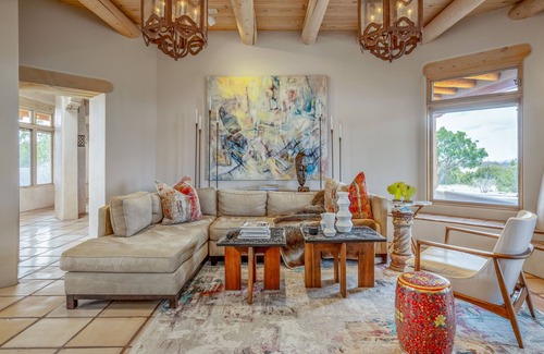 La Tierra Haus | Casa de las Vistas | Stunning Mountain Views | Designer Decor | MONTHLY