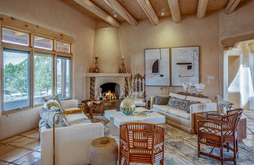 La Tierra Haus | Casa de las Vistas | Stunning Mountain Views | Designer Decor | MONTHLY