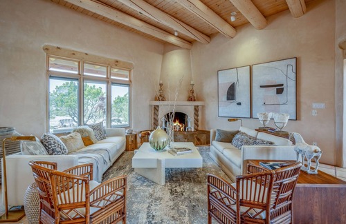 La Tierra Haus | Casa de las Vistas | Stunning Mountain Views | Designer Decor | MONTHLY