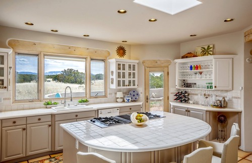 La Tierra Haus | Casa de las Vistas | Stunning Mountain Views | Designer Decor | MONTHLY