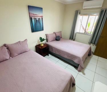 Praia do Morro Wohnung | Casa de Praia com Piscina e Churrasqueira a 280m da Praia do Morro - 3 quartos com Ar Condicionado, sendo 2 suítes- Quintal amplo, ideal para famílias