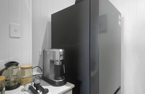 Nelly Bay Haus | Casa del Sol – A spacious tropical retreat with stunning water and mountain views