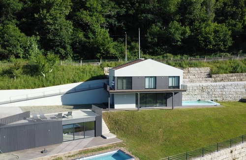 Vila Hütte | Casa do Barbeiro | Accommodation with River Views | Agro-tourism