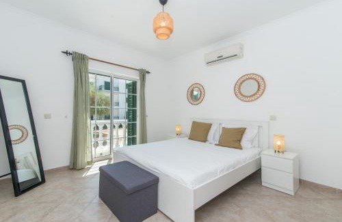 Canada Wohnung | Casa do Lagar 2BDR - 4 mins walk train station - quiet - balcony - wi-fi