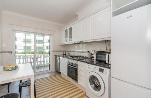 Canada Wohnung | Casa do Lagar 2BDR - 4 mins walk train station - quiet - balcony - wi-fi