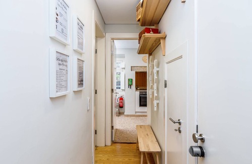 Linda-a-Velha Wohnung | 2BR New Family Friendly von Top Sehenswürdigkeiten w / Free Park
