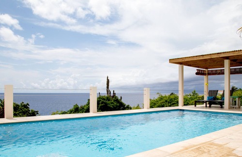 Sabadeco Villa | Neu renovierte Ocean Front Villa! Friedlich und privat!