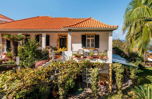 Ponta Delgada Haus | Casa dos Terços by An Island Apart